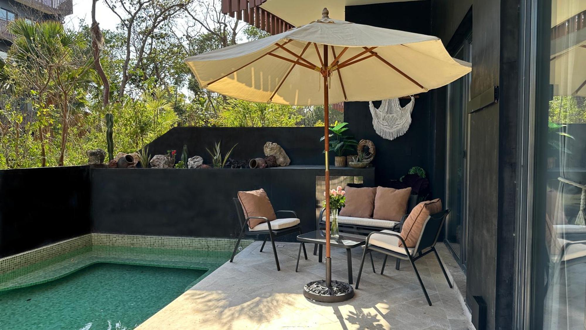 Private Pool In Zone - Club *